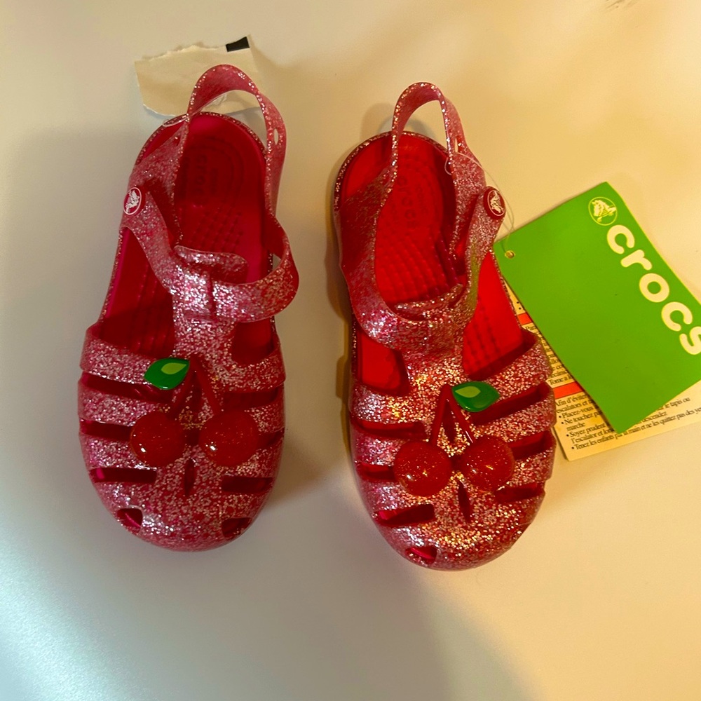 Croc girls sandal with a cherry on top!